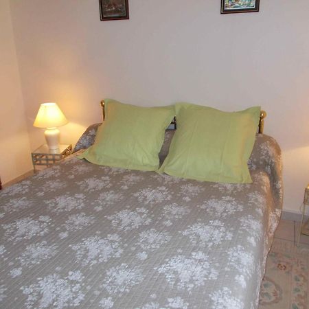 Bed and Breakfast La Bourgade Estréelles Habitación foto