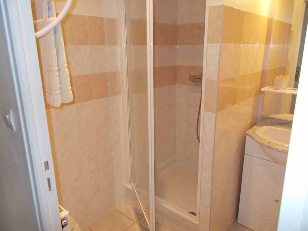 Bed and Breakfast La Bourgade Estréelles Habitación foto