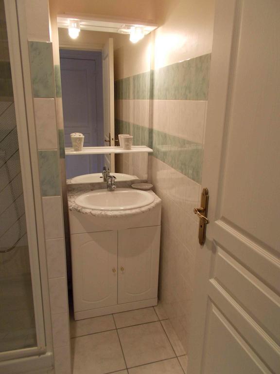 Bed and Breakfast La Bourgade Estréelles Habitación foto