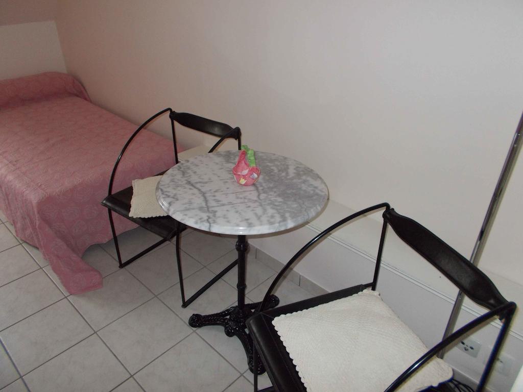 Bed and Breakfast La Bourgade Estréelles Habitación foto